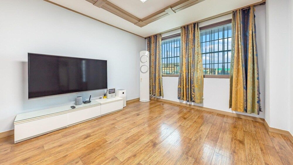 Taean Hagampo Rendezvous Pension Basic Room, 2 Bedrooms (Daehyeong room(Oceanview)) 6