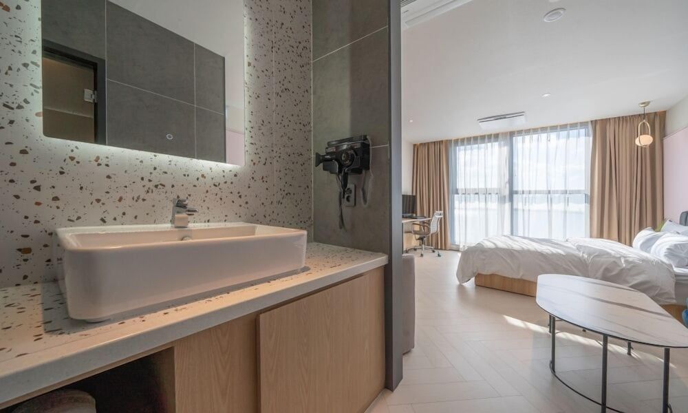 Brown Dot Geobuksum Deluxe Double Room (Randomly assigned) 21