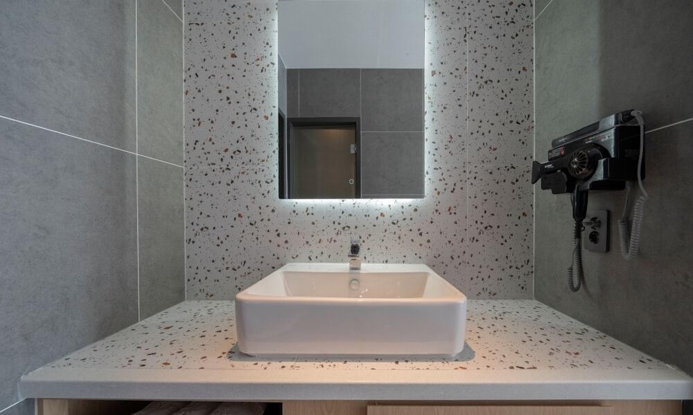 Brown Dot Geobuksum Deluxe Double Room (Randomly assigned) 20