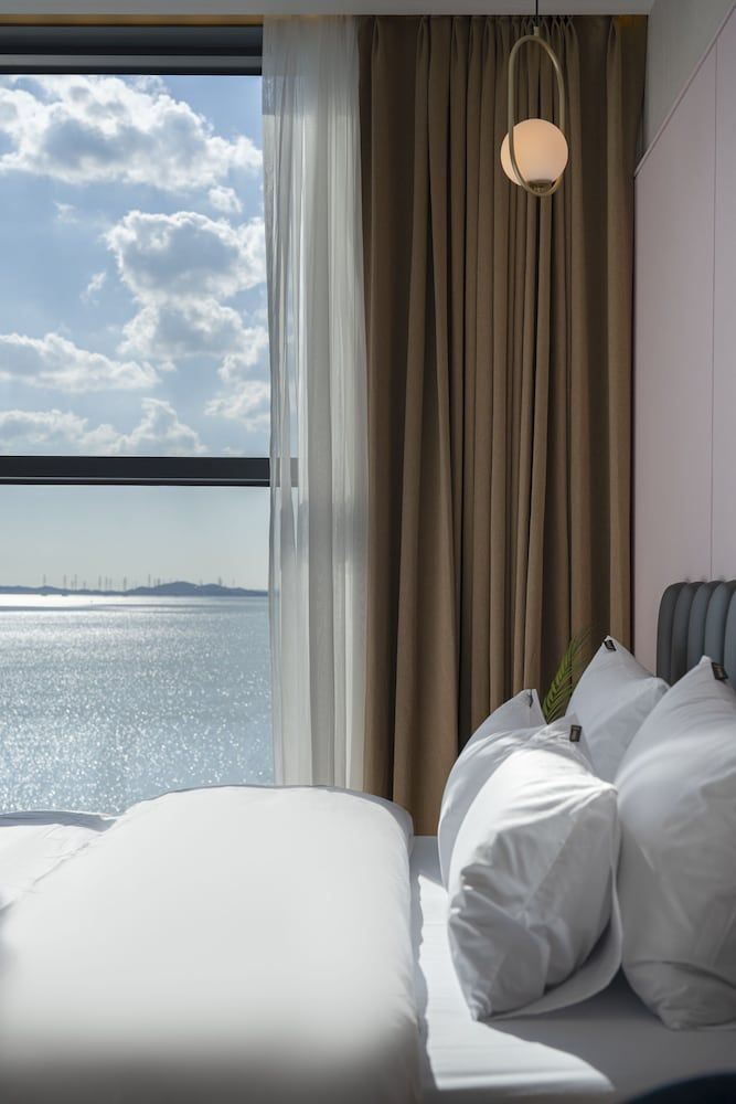 Brown Dot Geobuksum Deluxe Double Room (Randomly assigned) 8