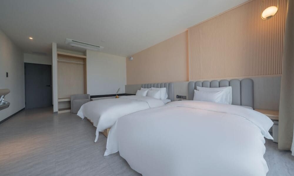 Brown Dot Geobuksum Twin Room (Randomly assigned) 2