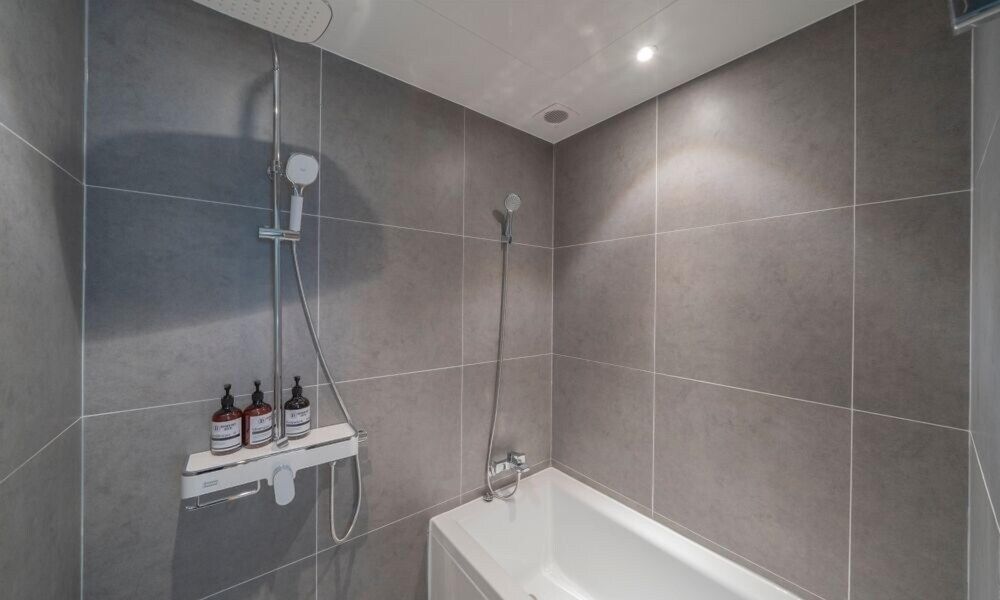 Brown Dot Geobuksum Twin Room (Randomly assigned) 15