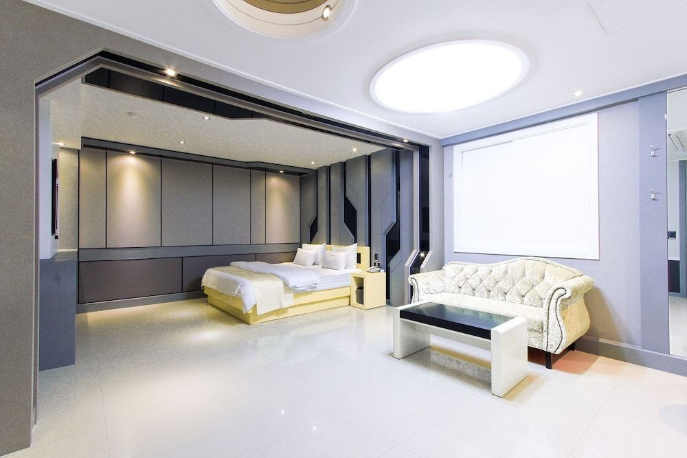 Renaissance Hotel VIP (Sky View) 3