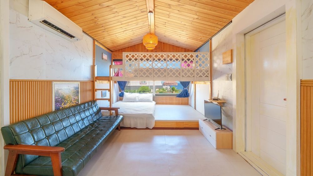 Pohang Puleungolae Caravan Basic Room, 1 Bedroom (Dogchae Caravan 06 (Ocean View)) 3