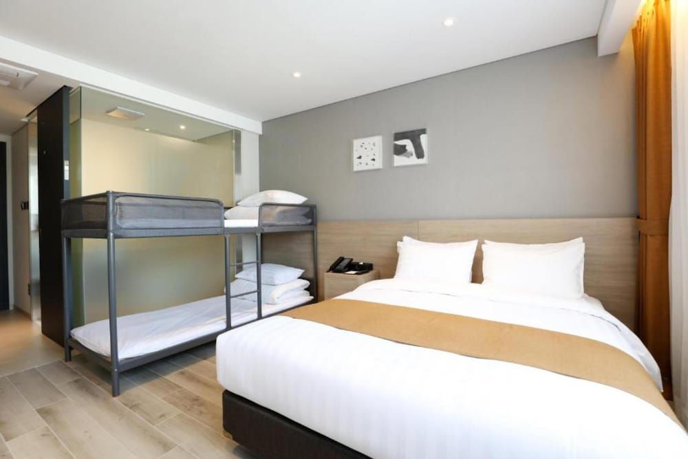 Gangneung City Hotel Deluxe Quadruple Room 5