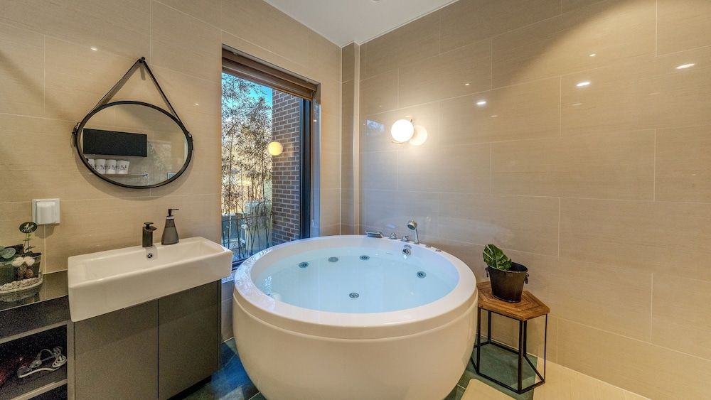 May Garden Studio (M) 4