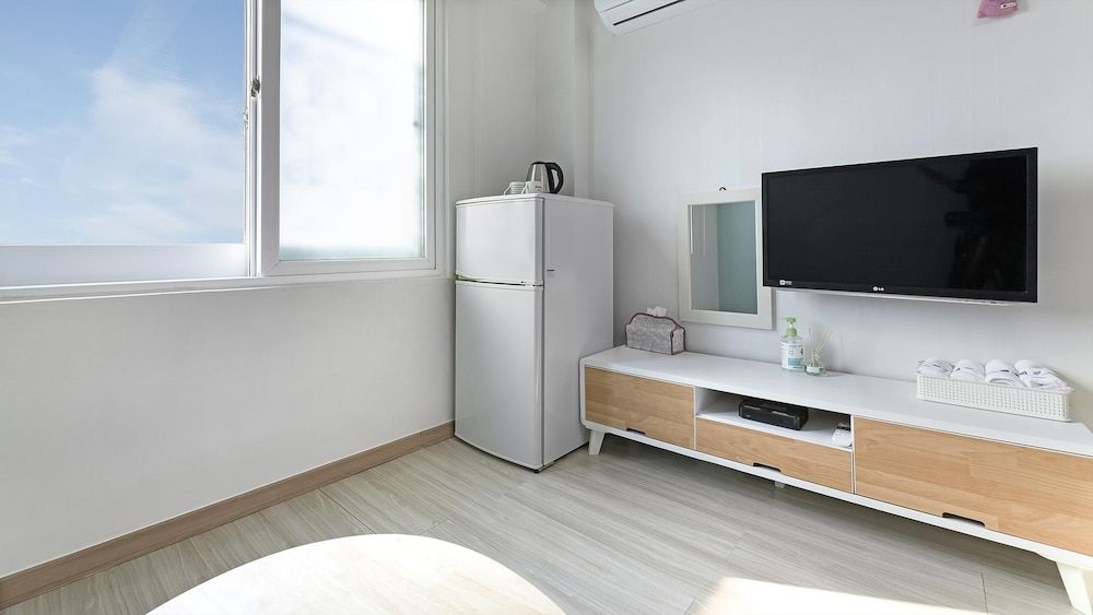 Gangneung Haerang Pension Basic Room, 1 Bedroom (306(mountain view)) 7