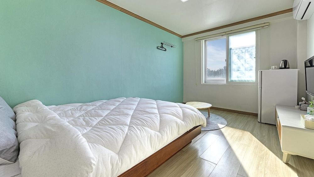 Gangneung Haerang Pension Basic Room, 1 Bedroom (306(mountain view)) 5
