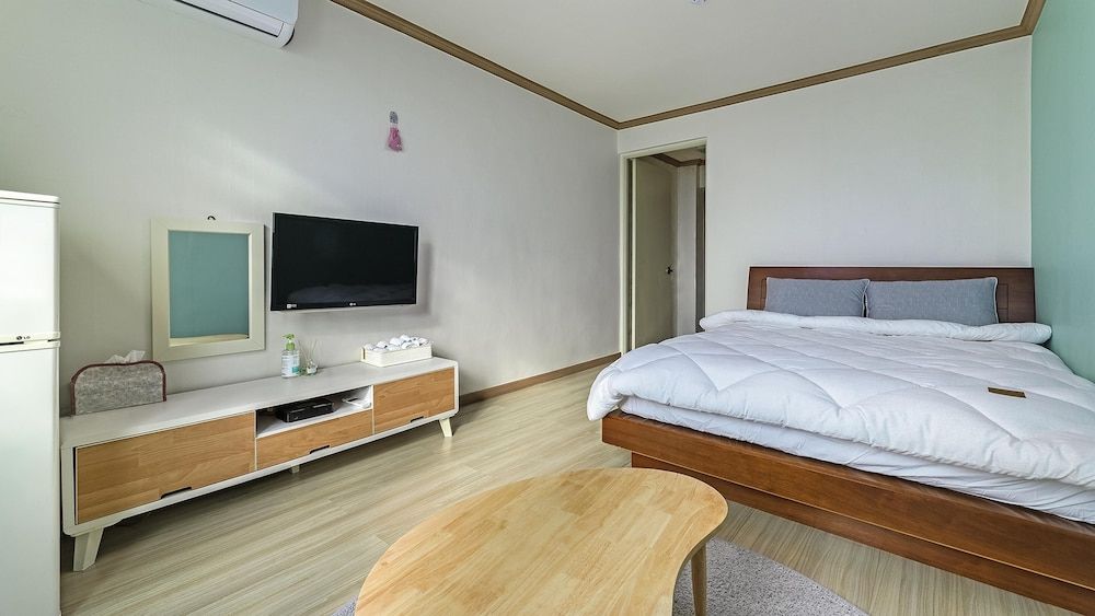 Gangneung Haerang Pension Basic Room, 1 Bedroom (306(mountain view))