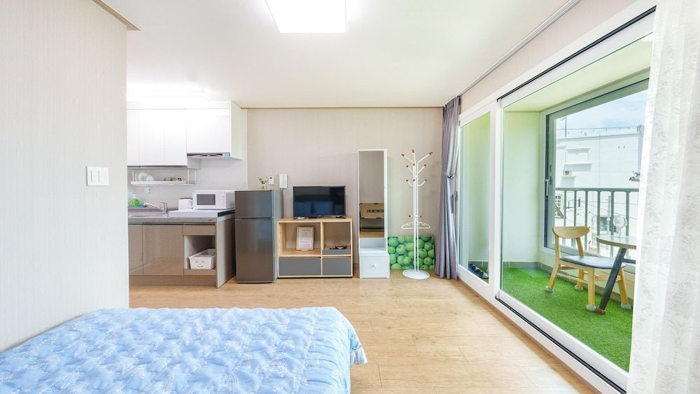 Gangneung Glad Pension Basic Room, 1 Bedroom (202) 6