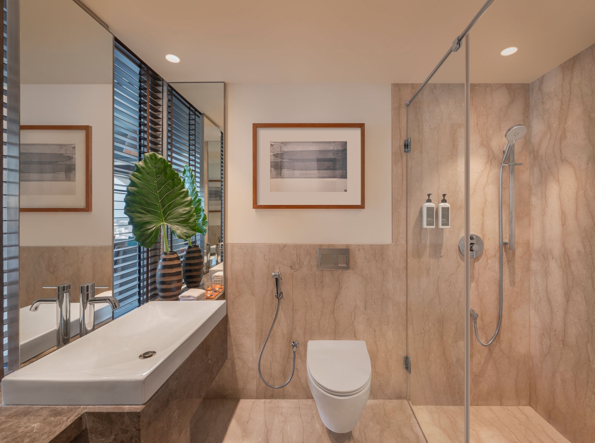 The Raintree Hotel, St. Marys Road Deluxe Room 5