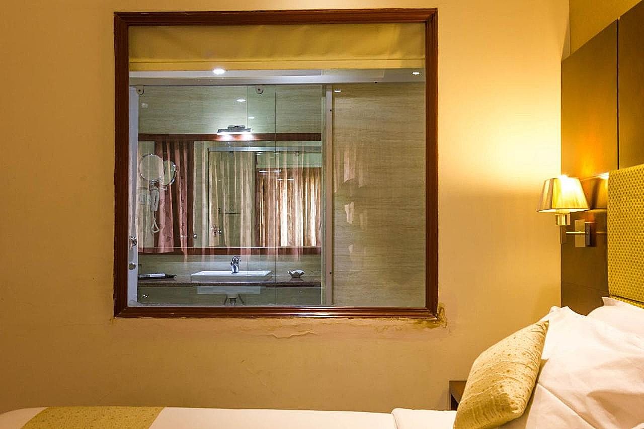 Royal Regency Lifotel by Crossway Deluxe Room 2