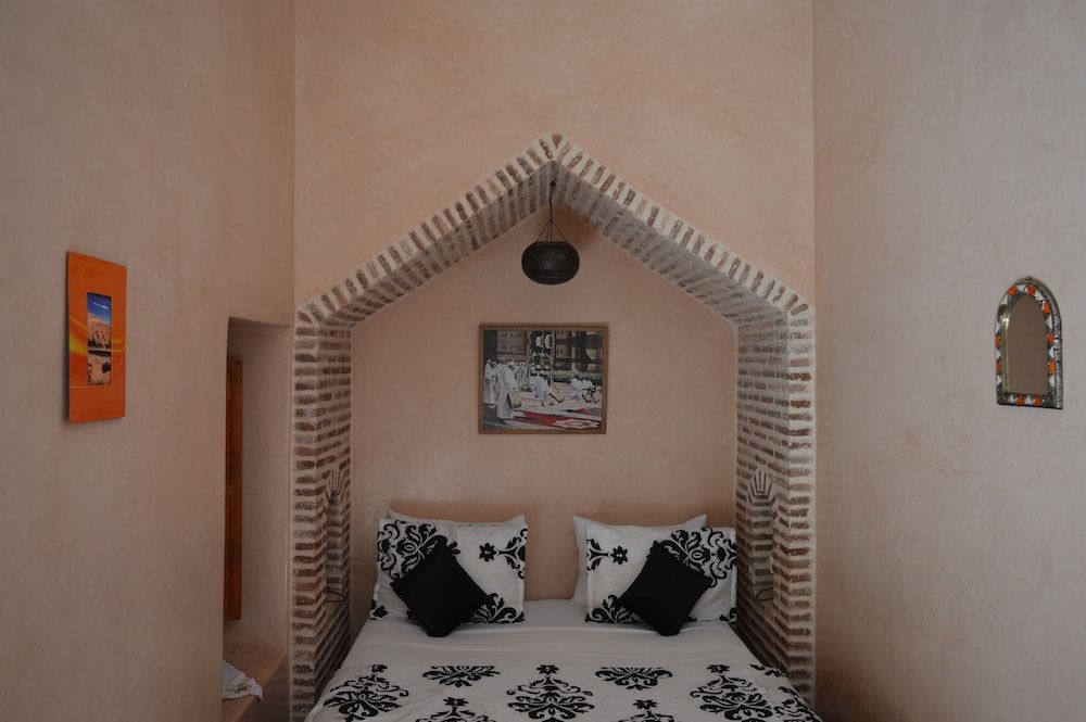 Riad Bonheur Family Room 8