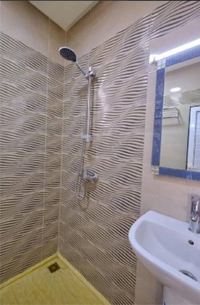 Hôtel Central Palace Double Room, Private Bathroom 2