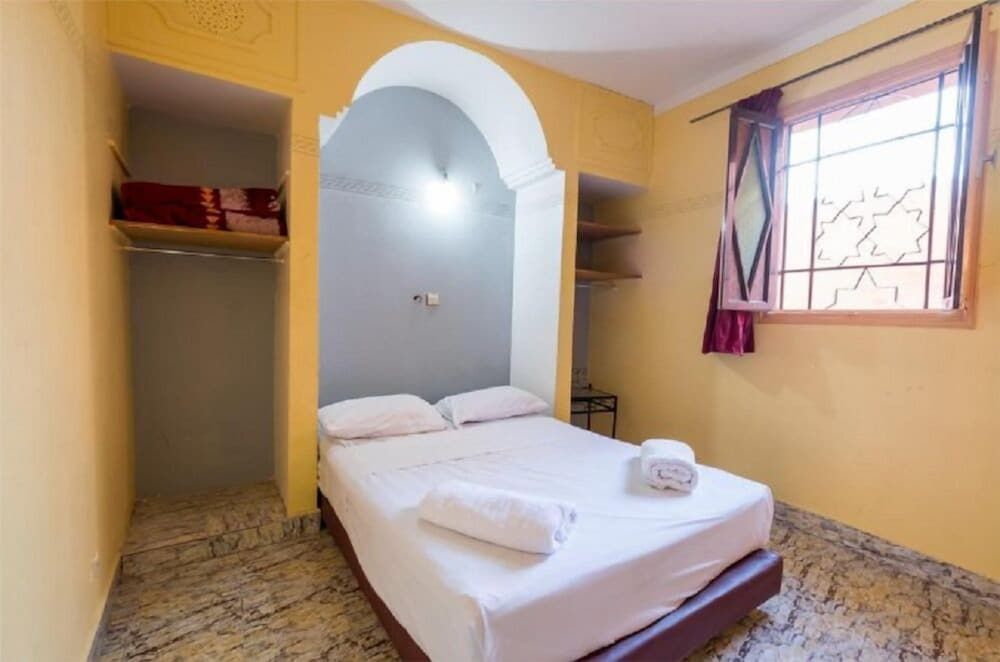 Hôtel Central Palace Double Room, Private Bathroom