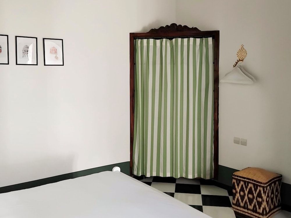 undefined Riad Yakimour 9