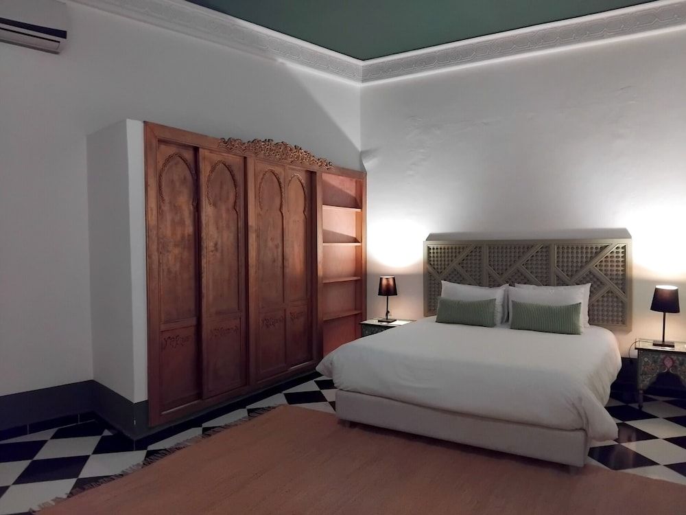 undefined Riad Yakimour 9