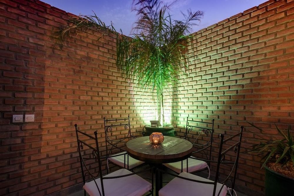 undefined Riad salam 40 8