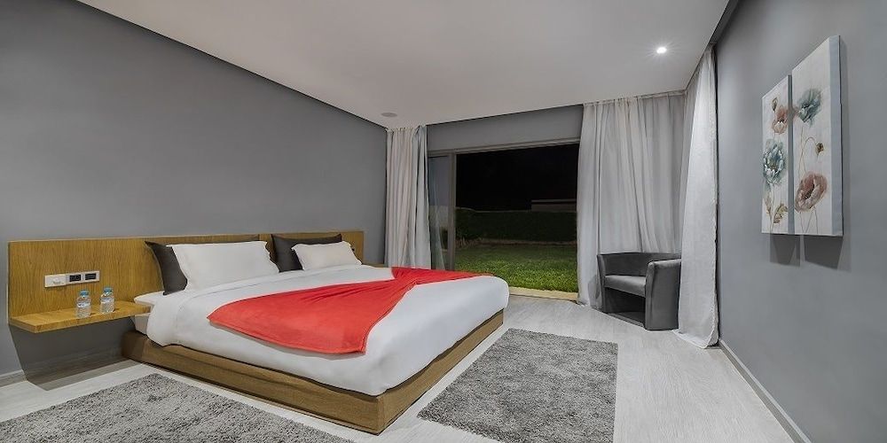 undefined Palms Edge 8