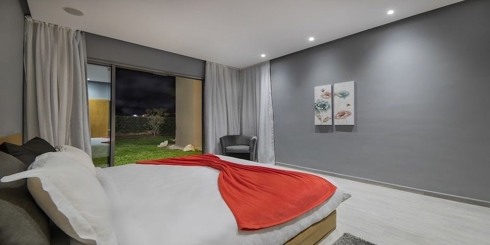 Palms Edge Deluxe Villa, 2 Bedrooms, Private Pool, Pool View 10