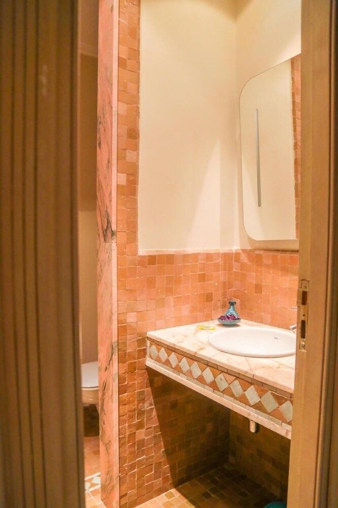 Villa London Luxury Villa, 6 Bedrooms 5