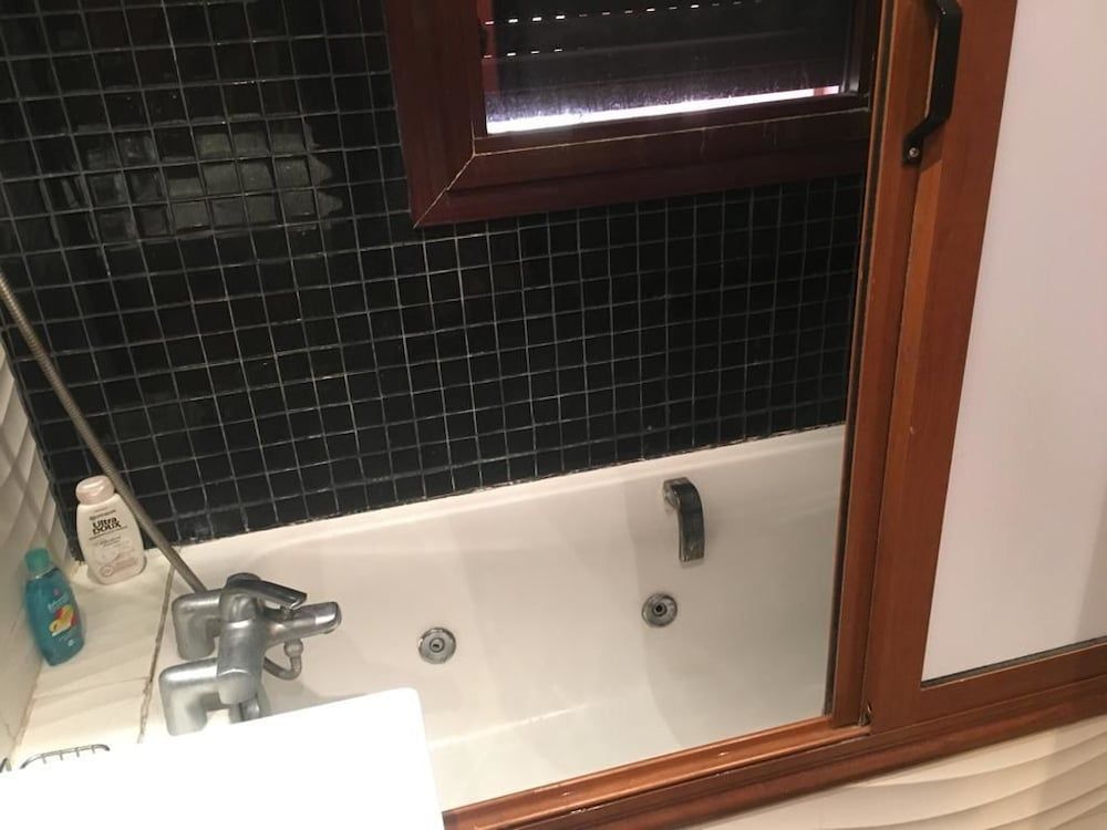 Deep Soaking Bathtub