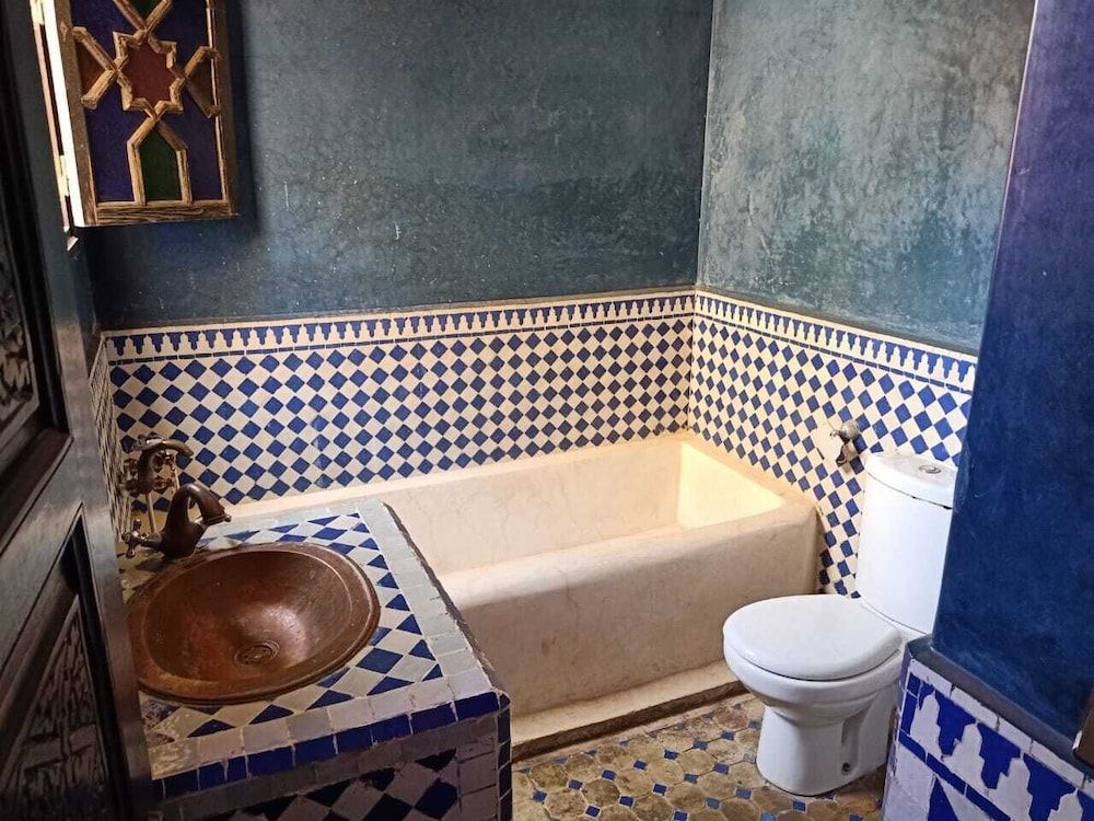 Deep Soaking Bathtub