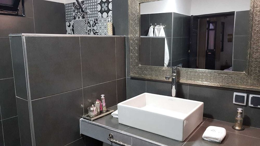 Riad Le Voile D'Orient Comfort Triple Room (Amal) 4