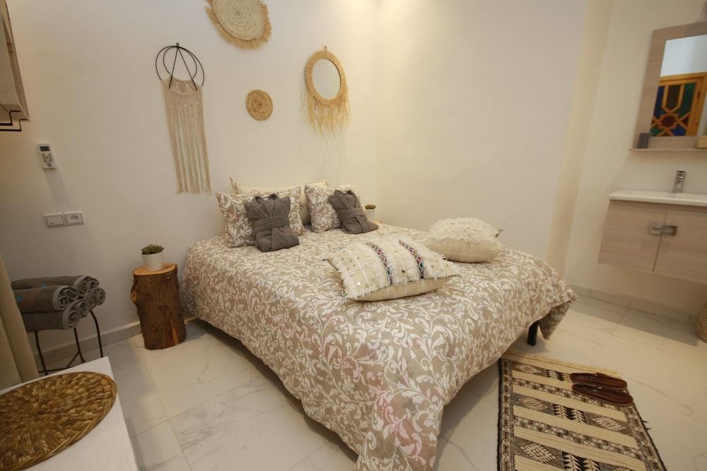 undefined Miel et Une Nuit 7