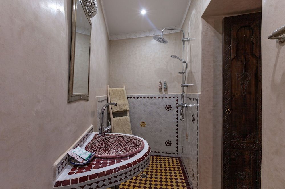 Riad Salman Standard Double Room 8