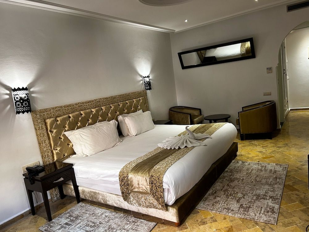 Hôtel Les Trois Palmiers Signature Room 10