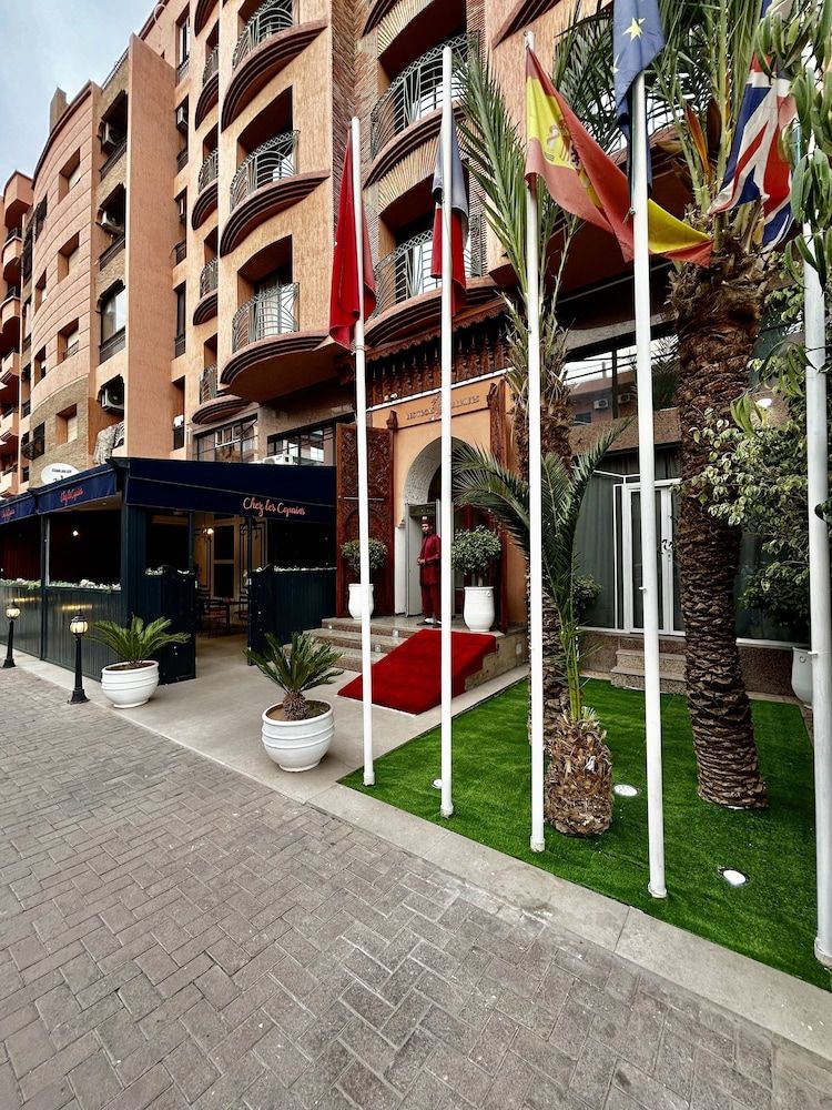 undefined Hôtel Les Trois Palmiers 9