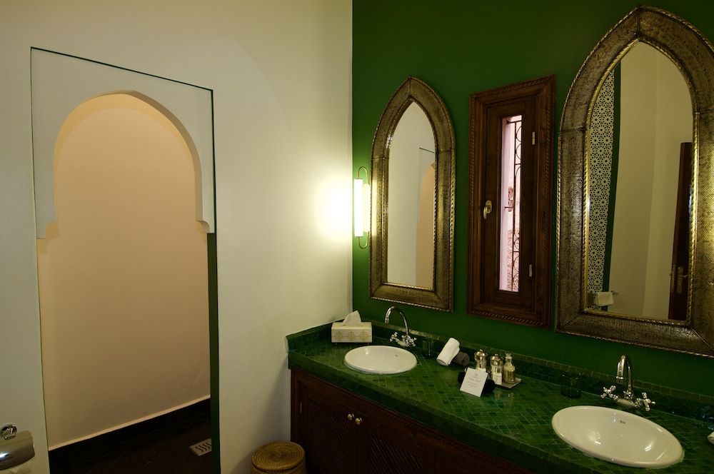 La Claire Fontaine Deluxe Double Room, 1 King Bed, City View 4