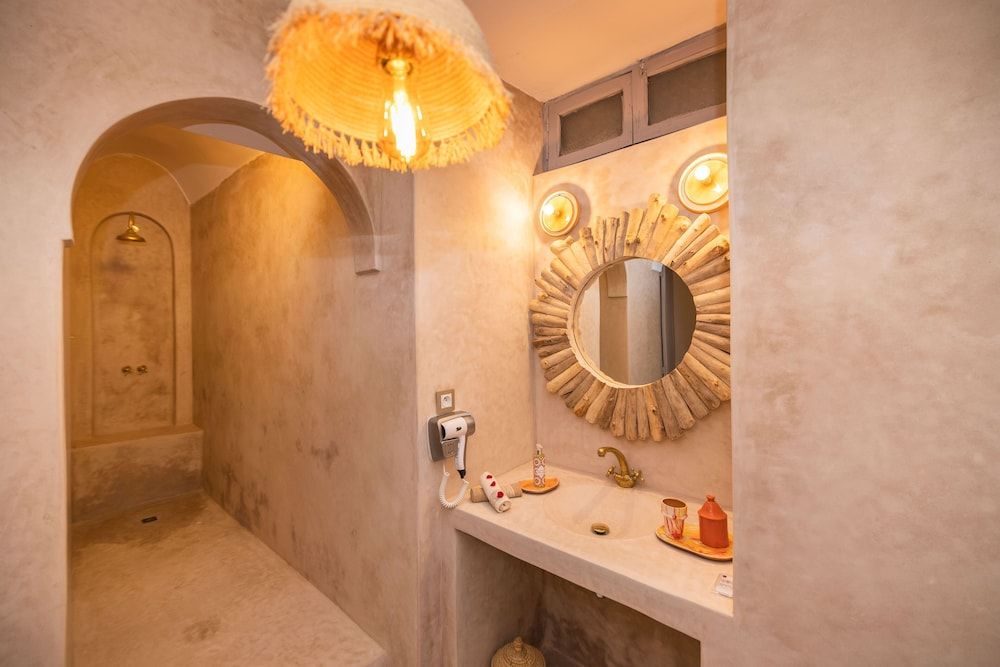 Riad Tizou Deluxe Room 7
