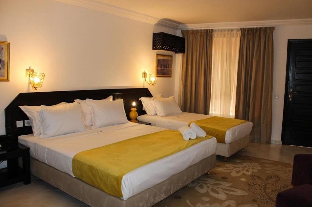 undefined MAJOREL PEARL Restaurant Piscine SPA 3