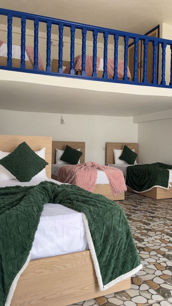 Comfort Shared Dormitory, Men only