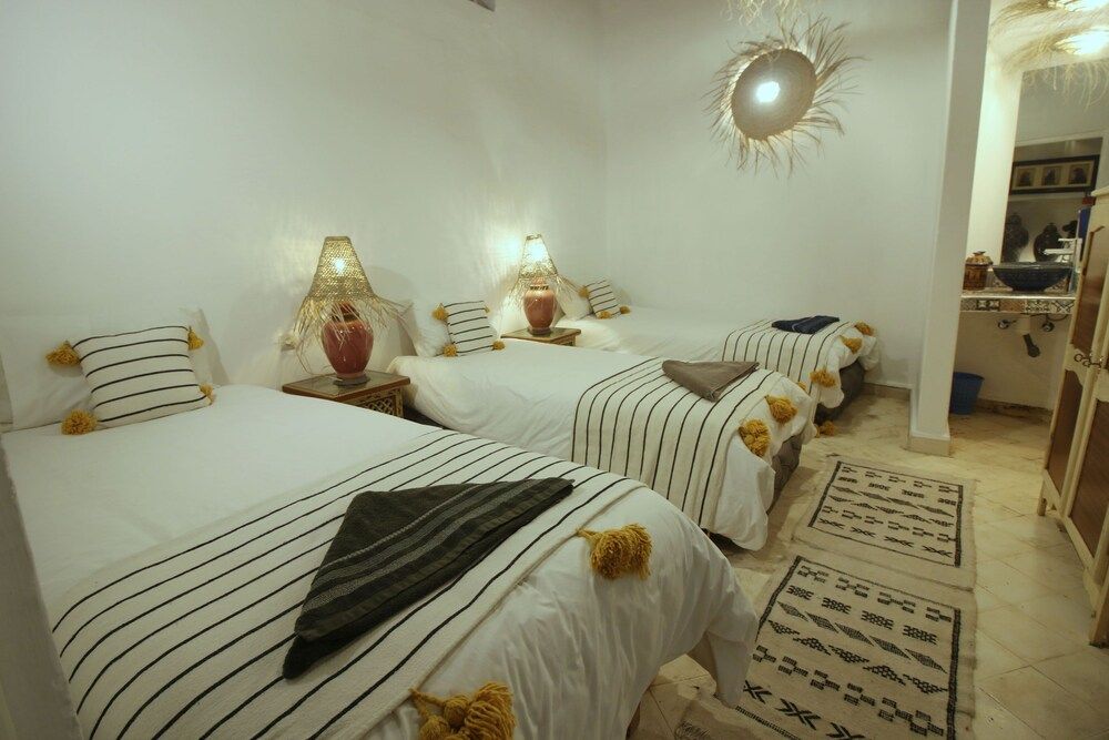 Darzayna Standard Triple Room 6