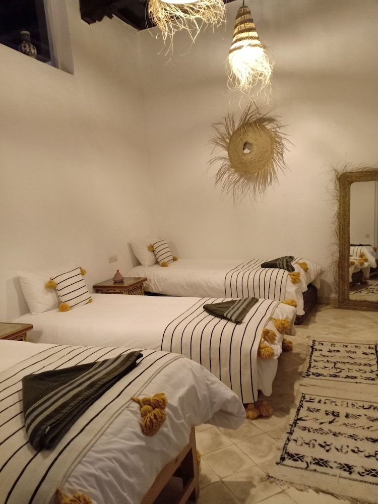 Darzayna Standard Triple Room 2