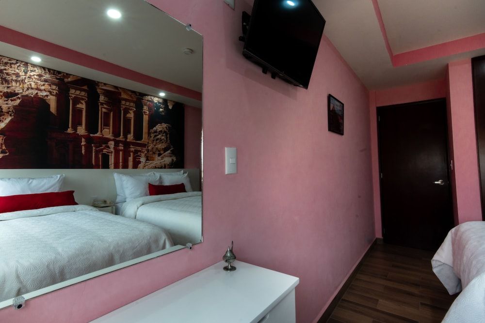Hotel Boutique Mardeka Family Suite 8