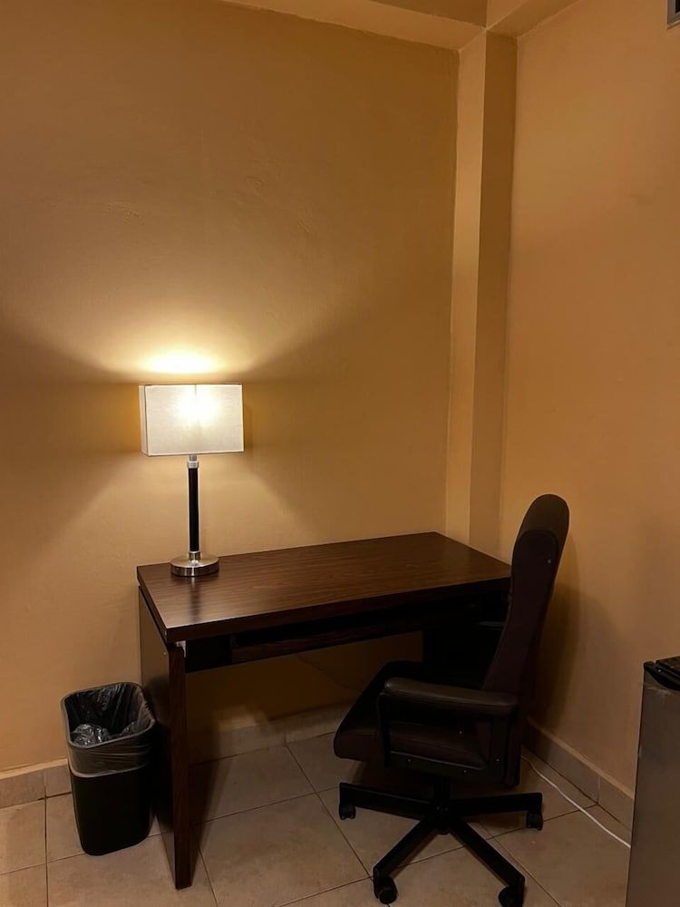 Meson Del Rey Basic Double Room 6