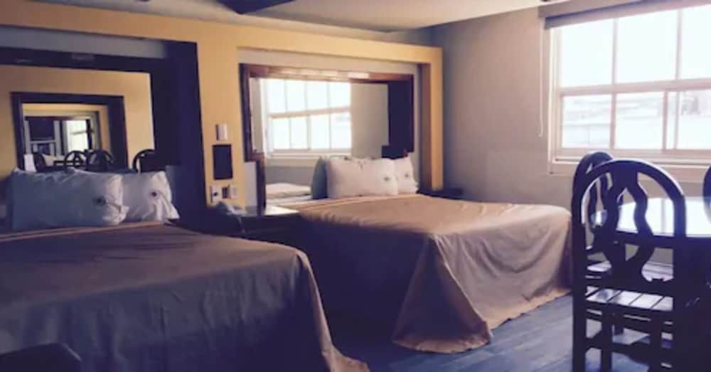 Hotel Mina Standard Double Room, 2 Queen Beds 11