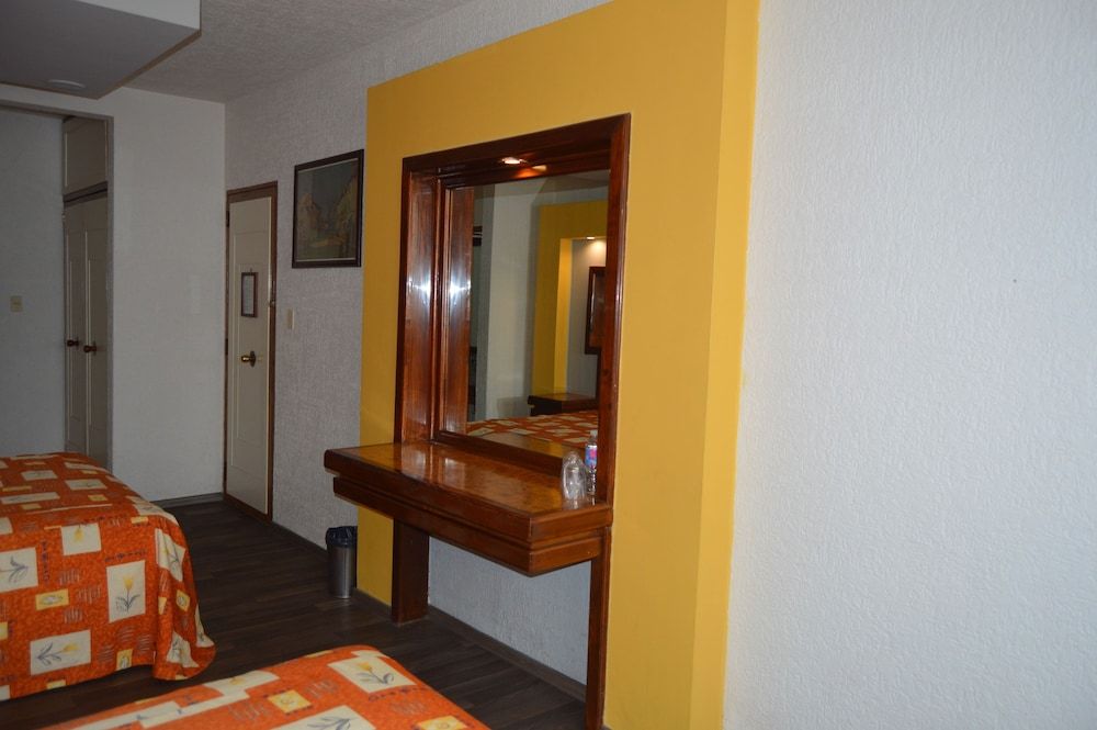 Hotel Mina Standard Double Room, 2 Queen Beds 8