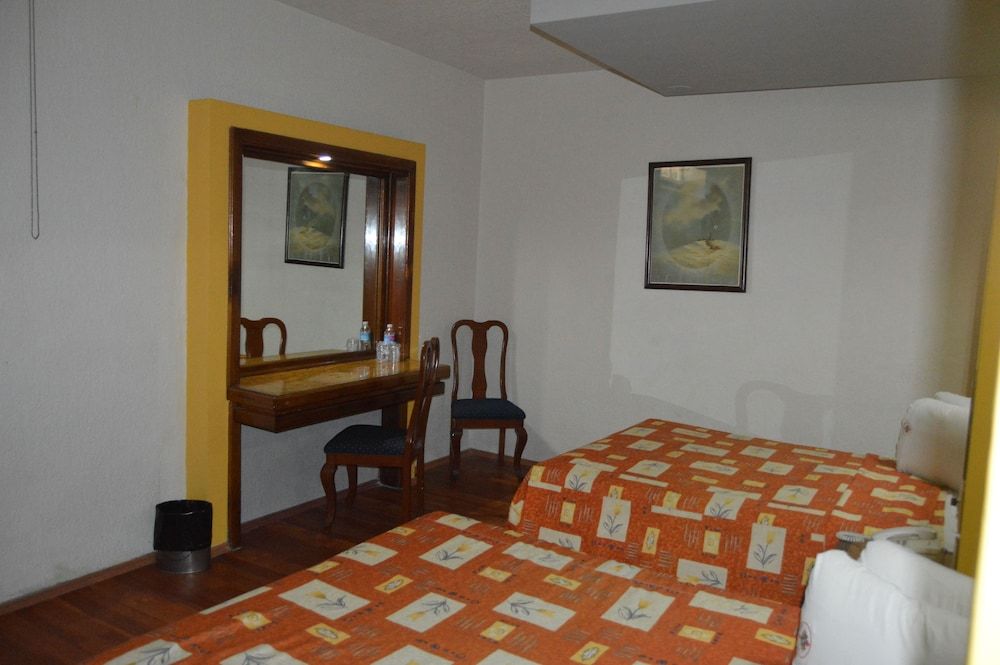 Hotel Mina Standard Double Room, 2 Queen Beds 4