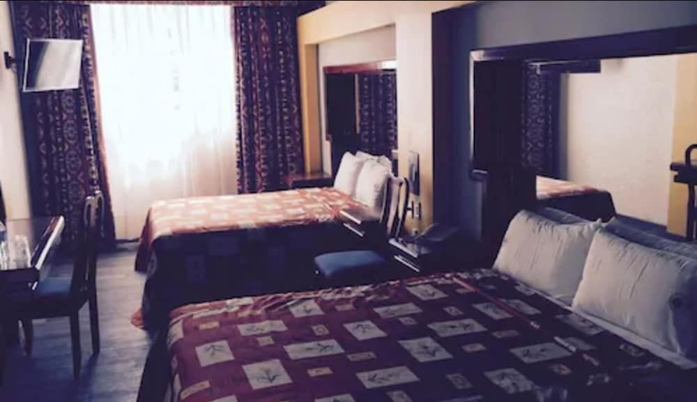 Hotel Mina Standard Double Room, 2 Queen Beds 10