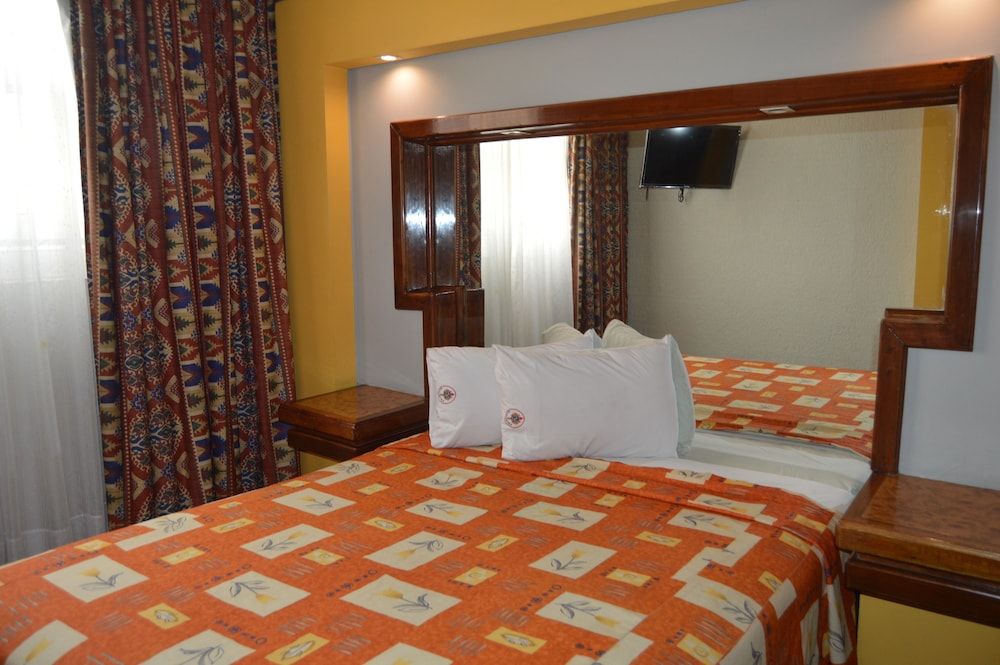 Hotel Mina Standard Double Room, 2 Queen Beds 12
