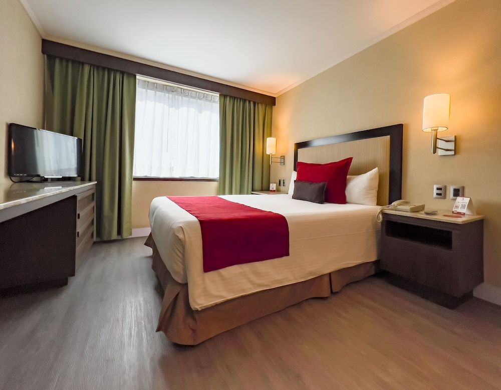 Exe Alameda Reforma Deluxe Room, 1 King Bed 2