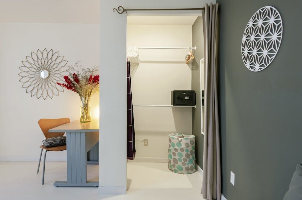 Cozy Vintage Flat Room, Multiple Beds, Non Smoking 11