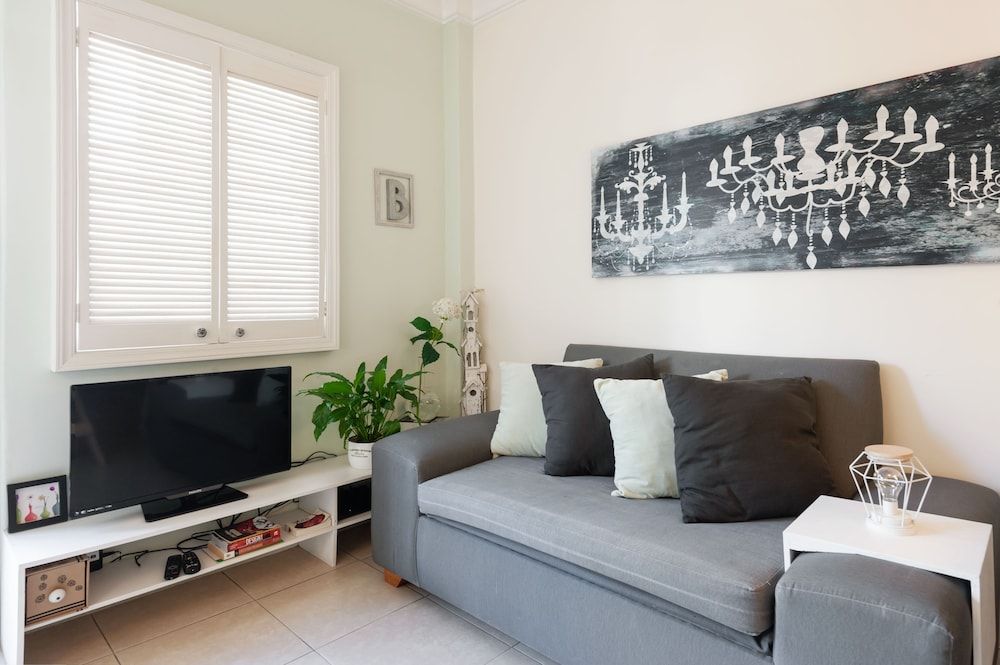 Cozy Vintage Flat Room, Multiple Beds, Non Smoking 21