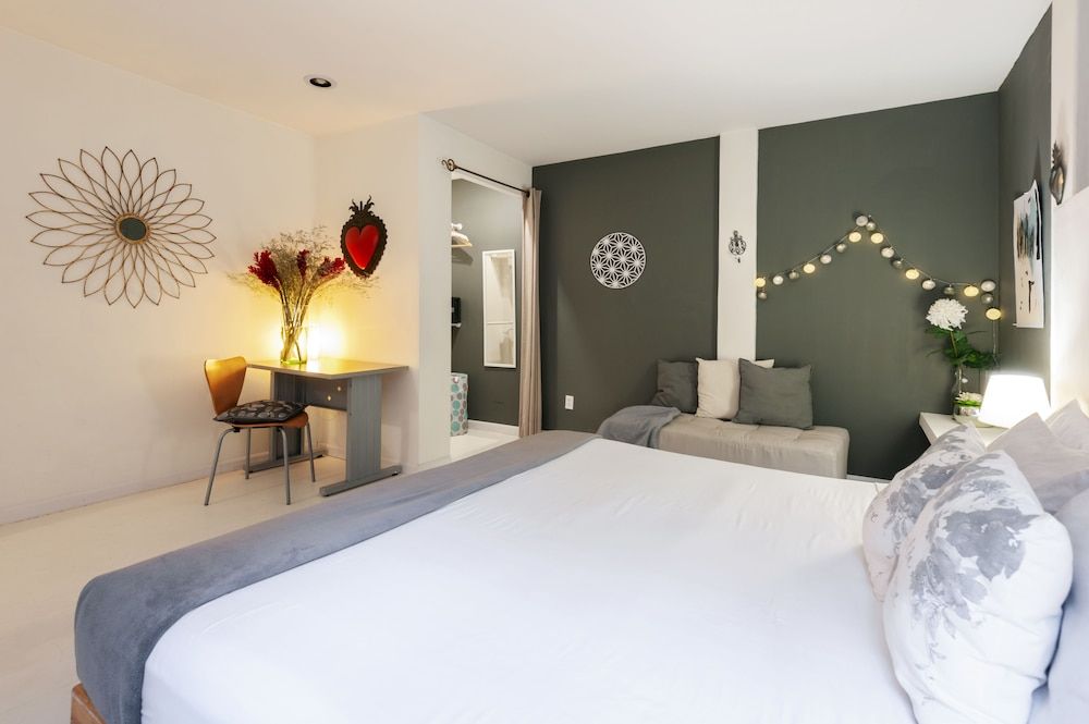 undefined Cozy Vintage Flat 8