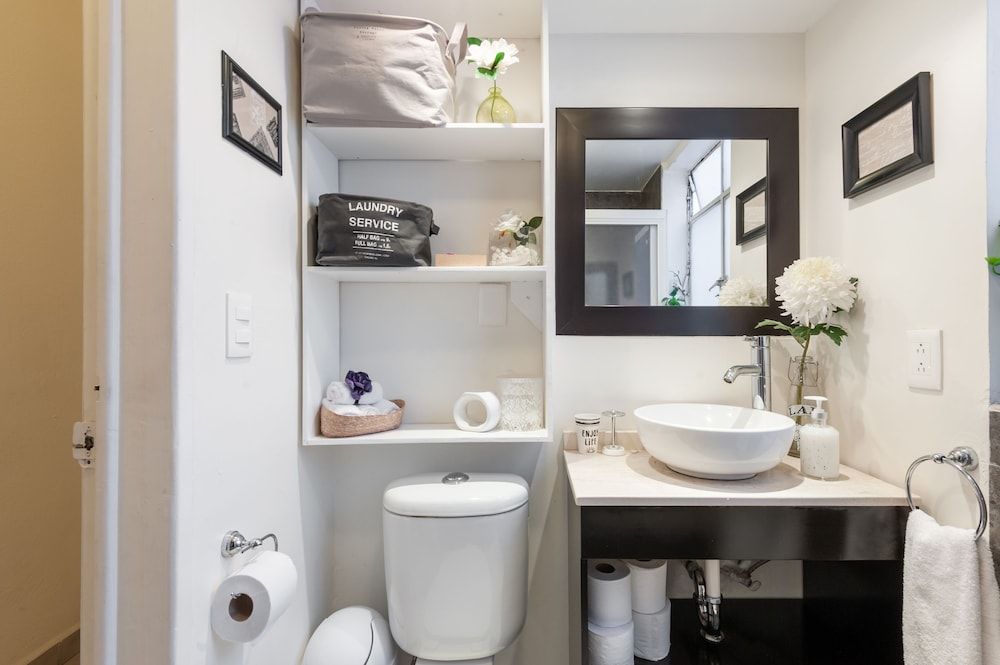 Cozy Vintage Flat Room, Multiple Beds, Non Smoking 22